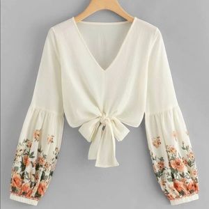 Floral Sleeve Knot Hem Crop Top